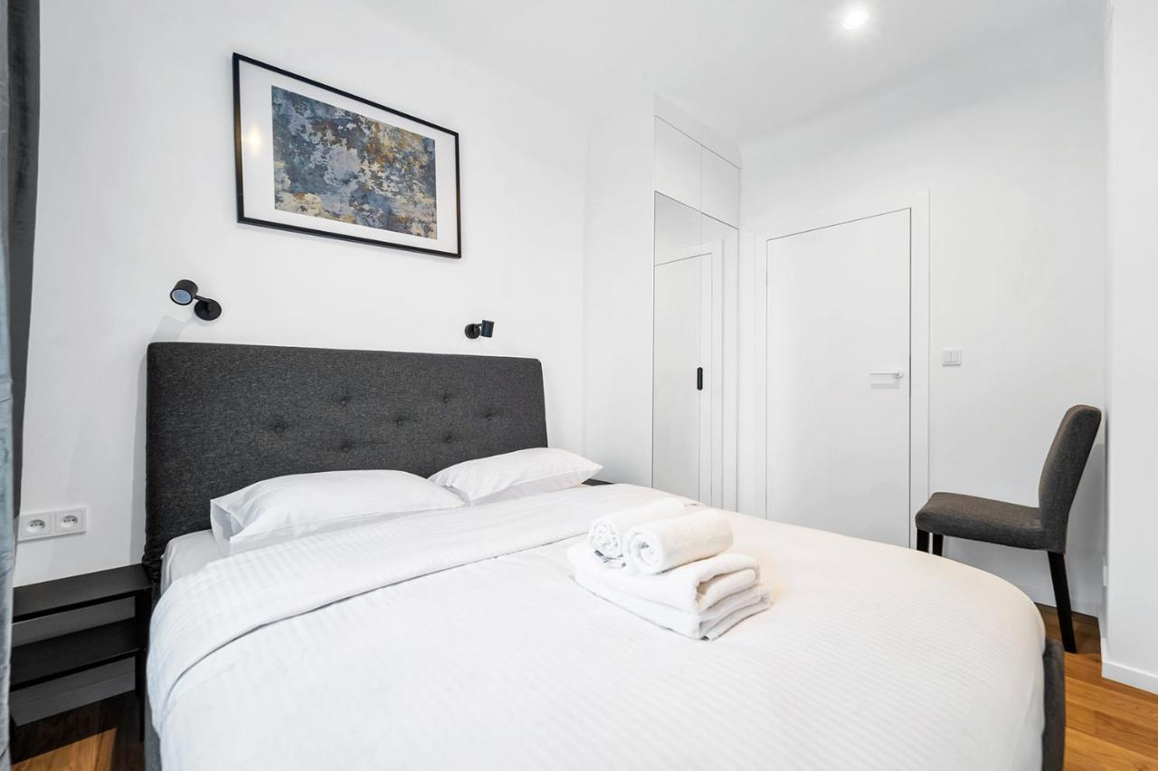 Dzielna Standard Apartment Варшава Екстериор снимка